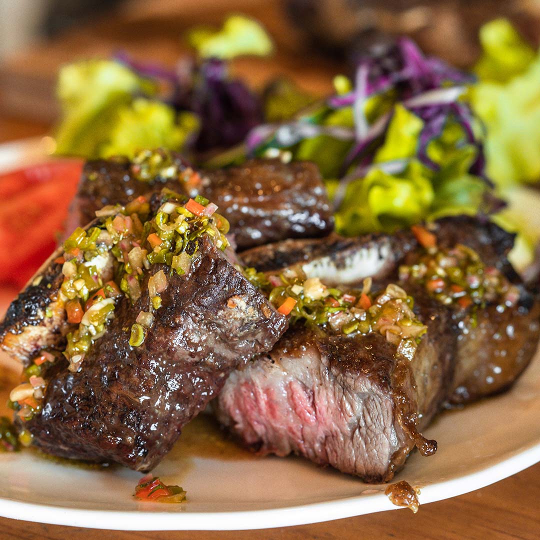 Asado de tira bañado en Chimichurri